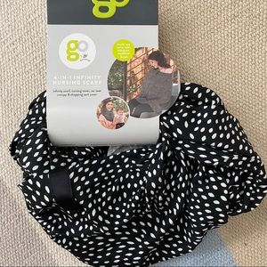 GO by Goldbug 4-in-1 Infinity Nursing Scarf